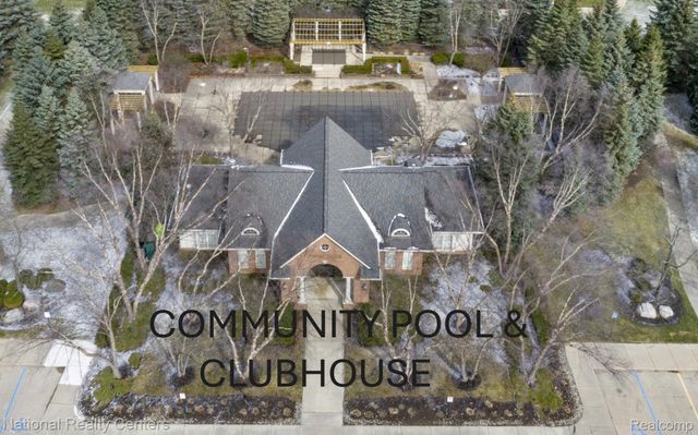 7201 Farmingdale Lane, Commerce Charter Township, MI 48390