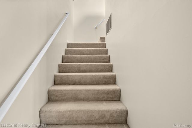 7201 Farmingdale Lane, Commerce Charter Township, MI 48390