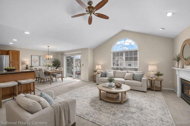 7201 Farmingdale Lane, Commerce Charter Township, MI 48390