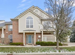 7201 Farmingdale Lane, Commerce Charter Township, MI 48390