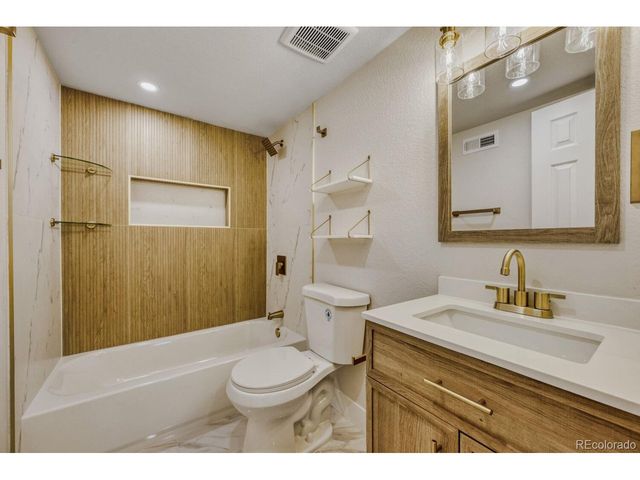 8370 W 64th Ave, Arvada, CO 80004