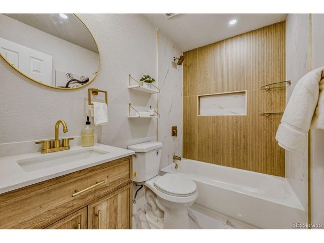 8370 W 64th Ave, Arvada, CO 80004