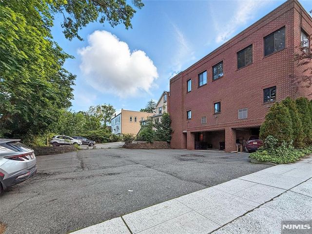 854 Kinderkamack, River Edge, NJ 07661