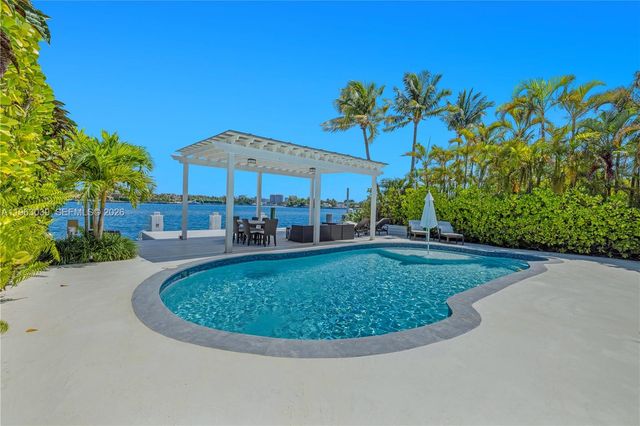 1405 Stillwater Dr, Miami Beach, FL 33141