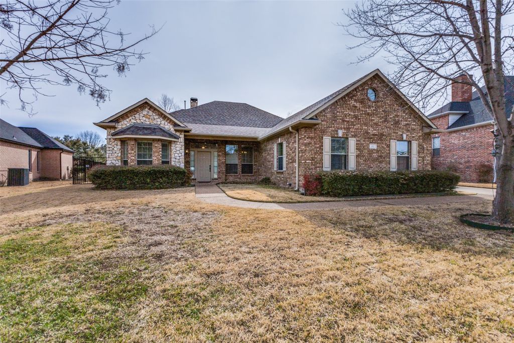 8410 Bridgewater Drive, Rowlett, TX 75088
