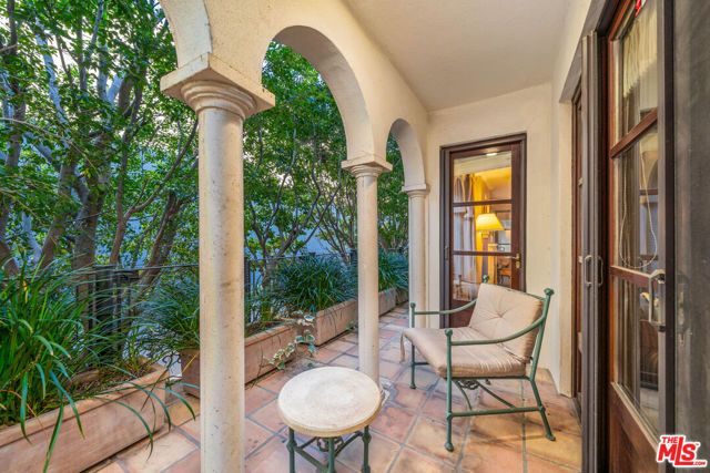 9249 Burton Way 205, Beverly Hills, CA 90210