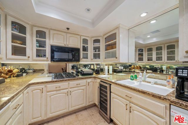 9249 Burton Way 205, Beverly Hills, CA 90210