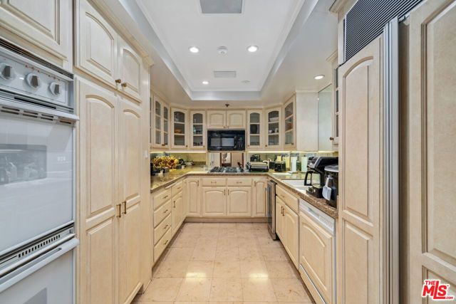 9249 Burton Way 205, Beverly Hills, CA 90210