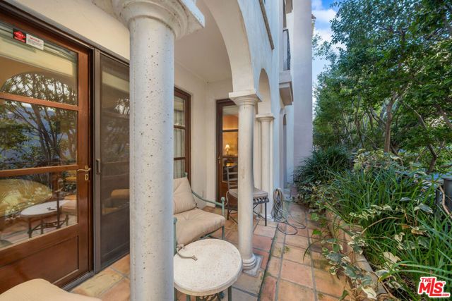 9249 Burton Way 205, Beverly Hills, CA 90210