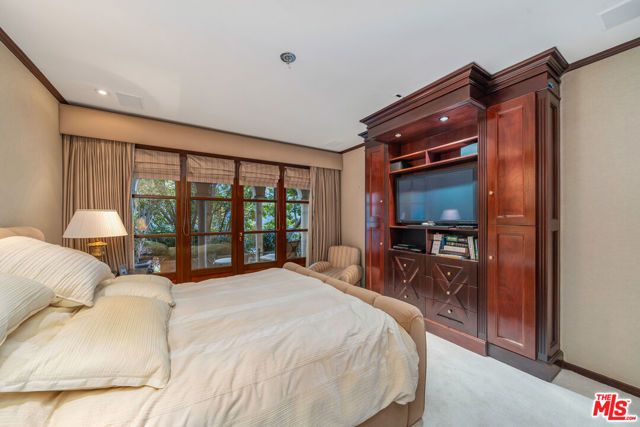 9249 Burton Way 205, Beverly Hills, CA 90210