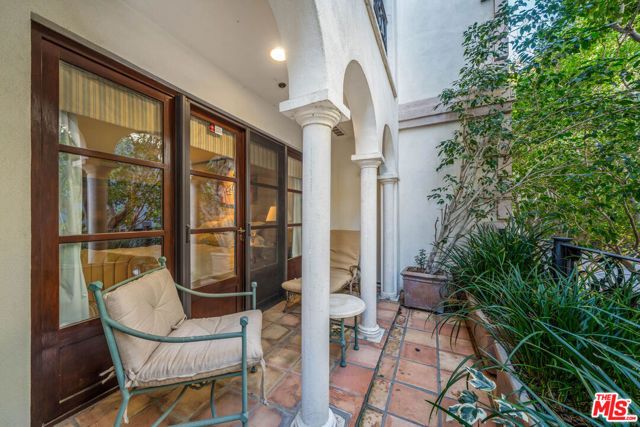 9249 Burton Way 205, Beverly Hills, CA 90210