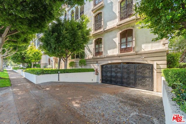 9249 Burton Way 205, Beverly Hills, CA 90210