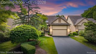 4860 Lagoons Circle, West Bloomfield Charter Township, MI 48323