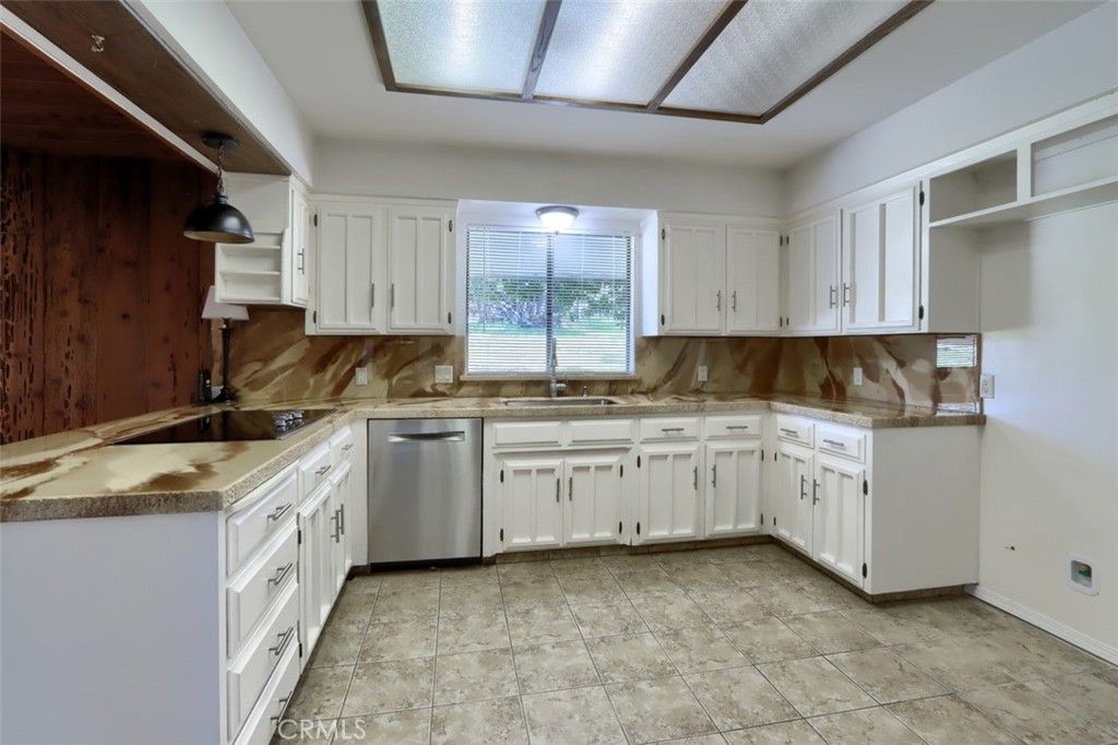 Image 13 of property listing at 31729 Cherokee, Coarsegold, CA 93614