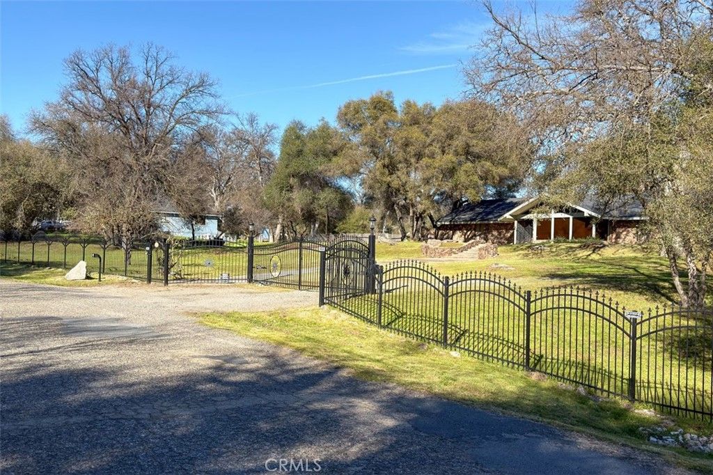 Image 61 of property listing at 31729 Cherokee, Coarsegold, CA 93614