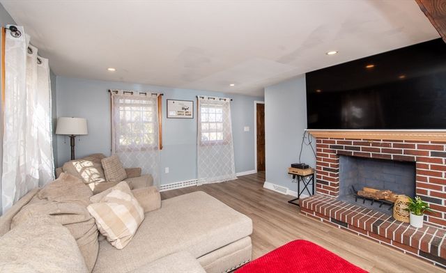 78 Precinct St, Taunton, MA 02718