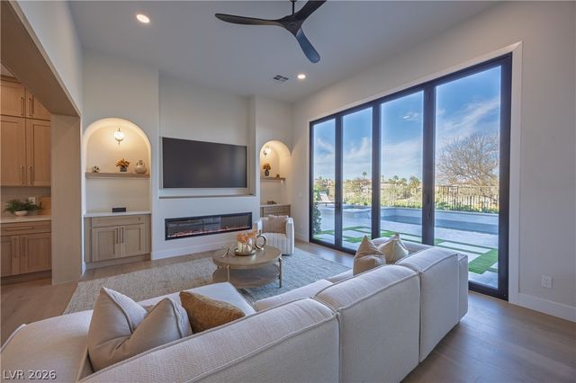 3278 Dove Run Creek Drive, Las Vegas, NV 89135