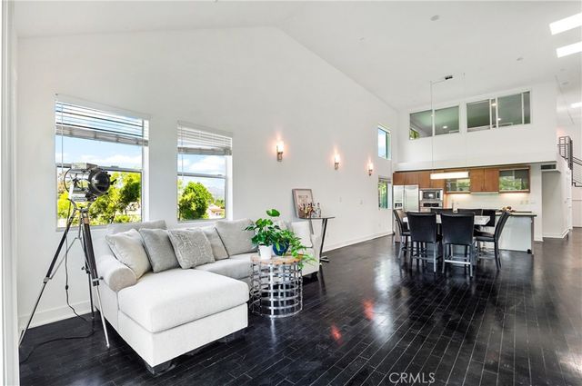 12837 Moorpark Street 405, Studio City, CA 91604