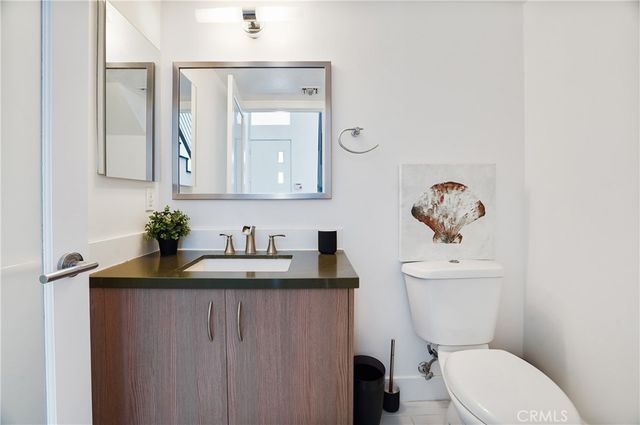 12837 Moorpark Street 405, Studio City, CA 91604