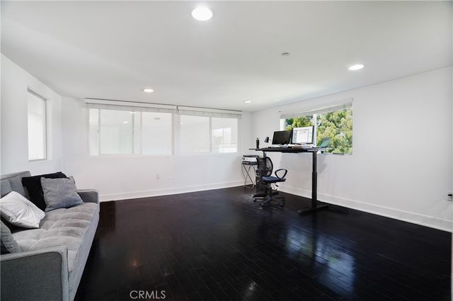 12837 Moorpark Street 405, Studio City, CA 91604