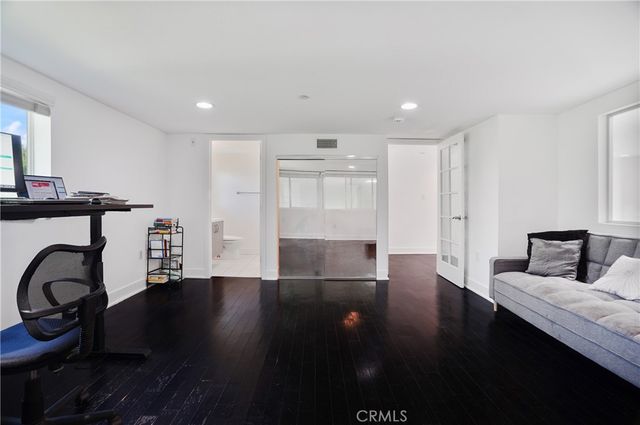 12837 Moorpark Street 405, Studio City, CA 91604