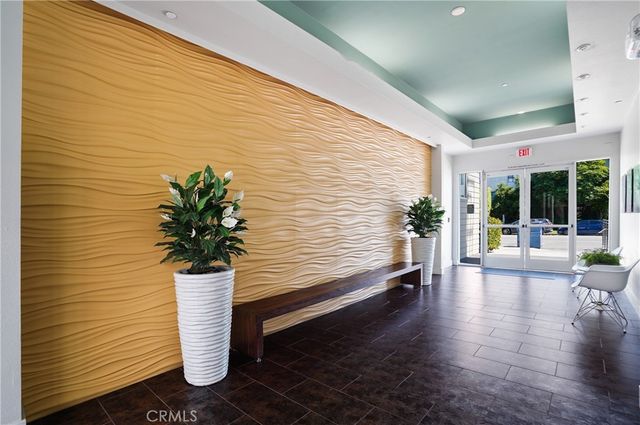 12837 Moorpark Street 405, Studio City, CA 91604