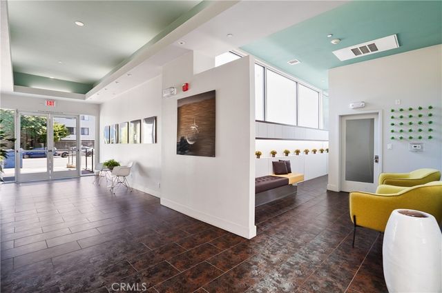 12837 Moorpark Street 405, Studio City, CA 91604