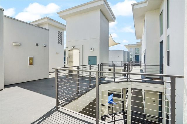 12837 Moorpark Street 405, Studio City, CA 91604