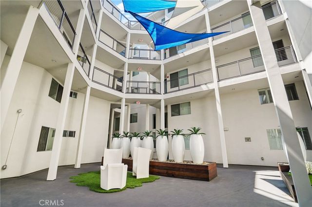 12837 Moorpark Street 405, Studio City, CA 91604