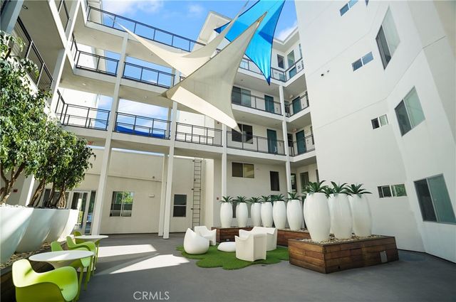 12837 Moorpark Street 405, Studio City, CA 91604