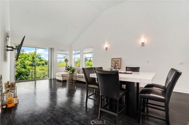 12837 Moorpark Street 405, Studio City, CA 91604