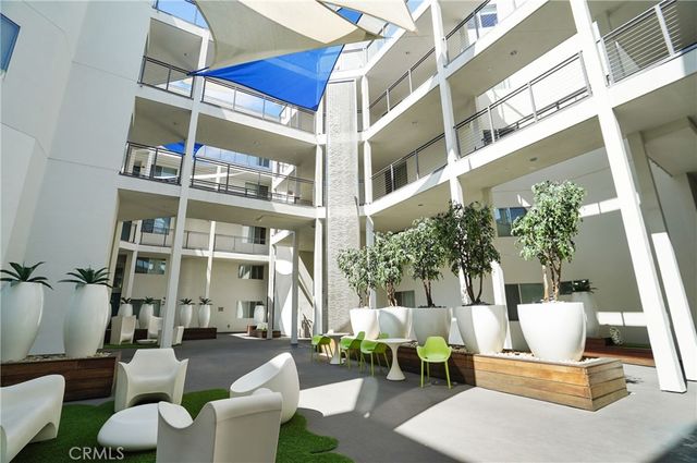 12837 Moorpark Street 405, Studio City, CA 91604
