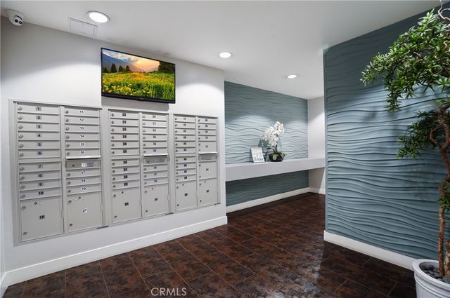 12837 Moorpark Street 405, Studio City, CA 91604