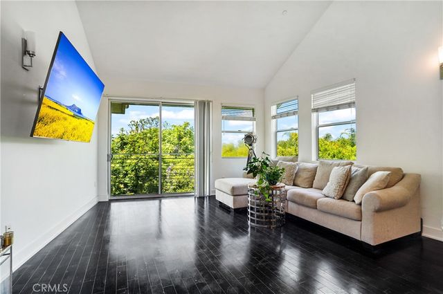 12837 Moorpark Street 405, Studio City, CA 91604