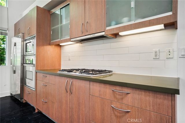 12837 Moorpark Street 405, Studio City, CA 91604