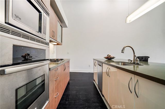 12837 Moorpark Street 405, Studio City, CA 91604