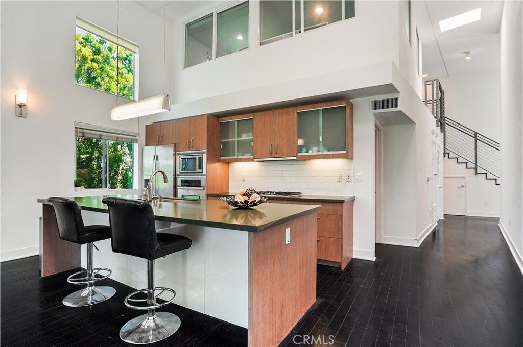 12837 Moorpark Street 405, Studio City, CA 91604