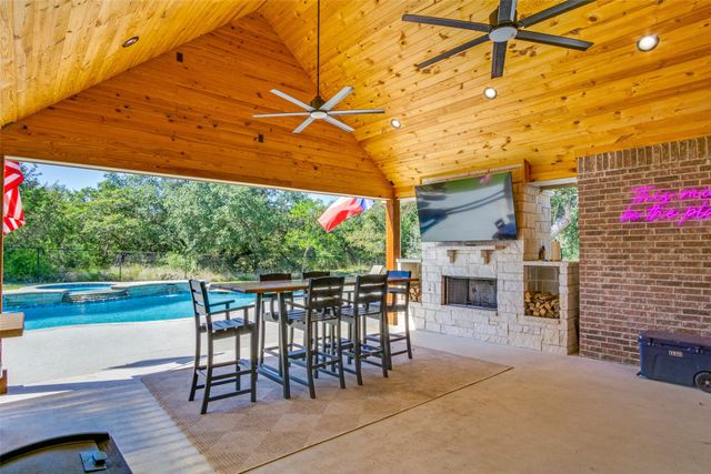 214 Deer Creek Drive, Aledo, TX 76008