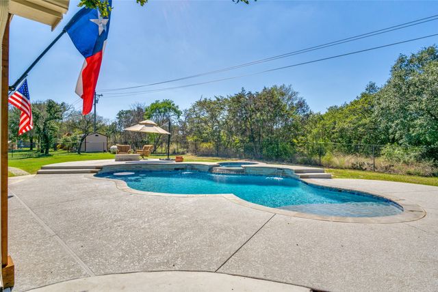 214 Deer Creek Drive, Aledo, TX 76008