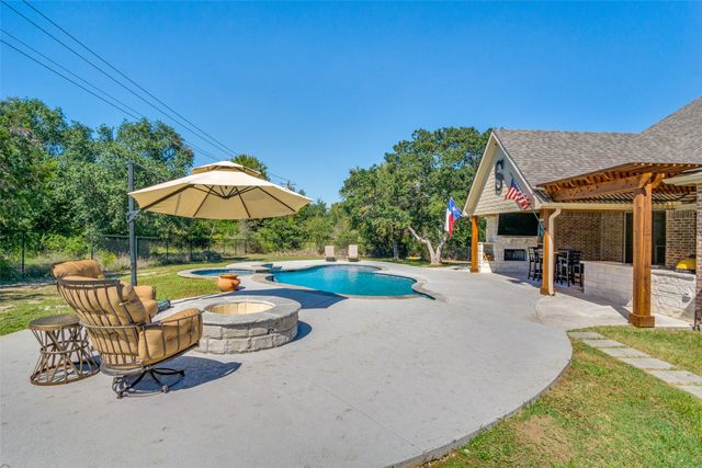 214 Deer Creek Drive, Aledo, TX 76008