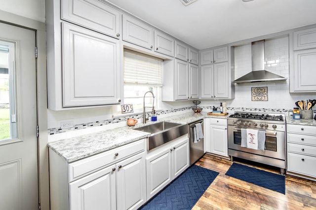 305 Wisteria St, Thibodaux, LA 70301