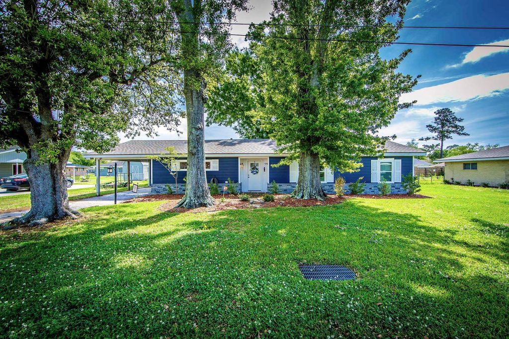 305 Wisteria St, Thibodaux, LA 70301