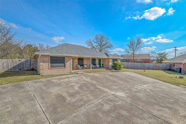 1733 Rock Hollow Loop, Bryan, TX 77807