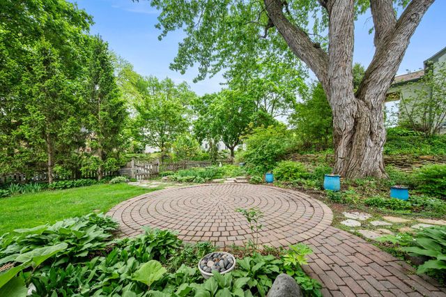 200 Thomas Avenue S, Minneapolis, MN 55405