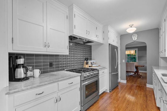 200 Thomas Avenue S, Minneapolis, MN 55405