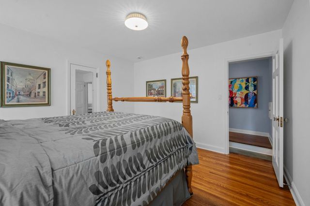 200 Thomas Avenue S, Minneapolis, MN 55405