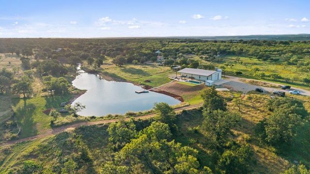 440 Flying X RD, Spicewood, TX 78669