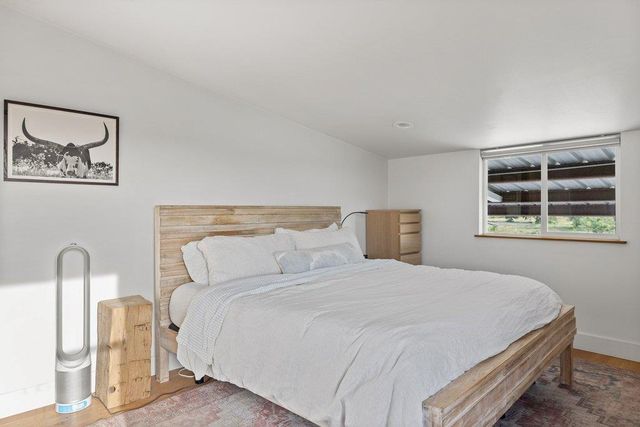 440 Flying X RD, Spicewood, TX 78669