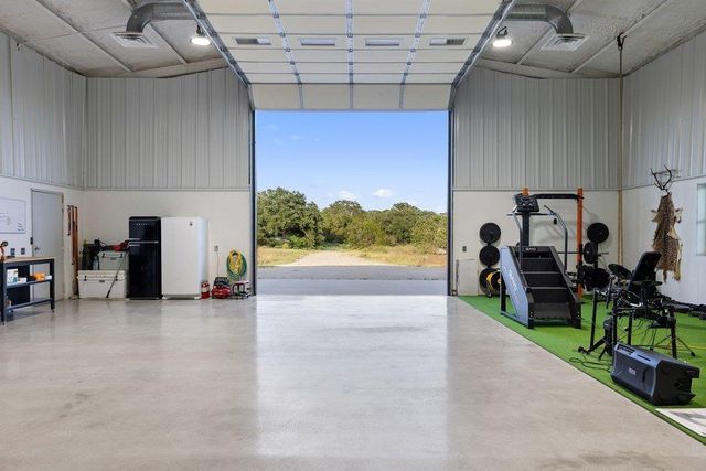 440 Flying X RD, Spicewood, TX 78669