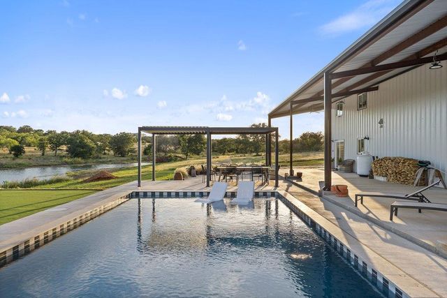 440 Flying X RD, Spicewood, TX 78669